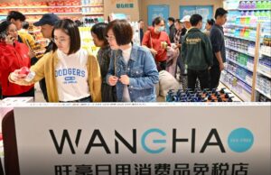 Cina, nell’isola di Hainan boom di acquisti nei nuovi negozi duty free