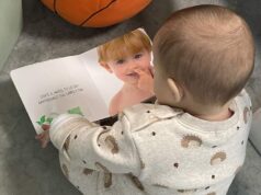 Albinea, ai nuovi nati nel 2025 in regalo la tessera della biblioteca e un libro