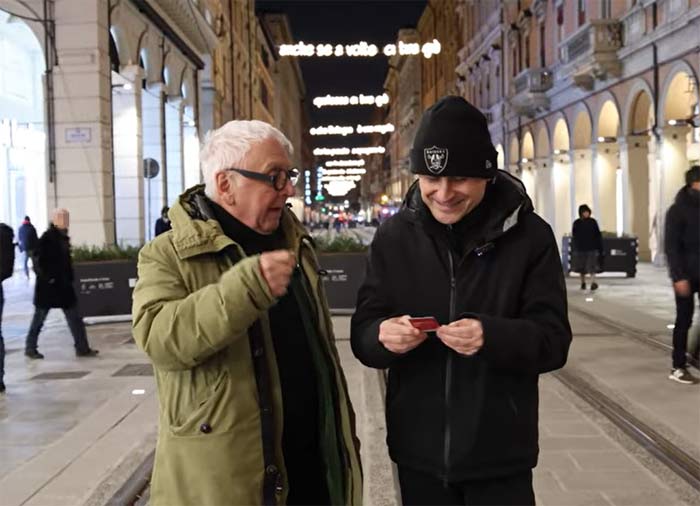 “Arriva la busta con il Boost” – Masotti e Comaschi in un video spiegano ai bolognesi la nuova carta digitale ricaricabile per viaggiare in bus