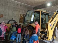 Piccoli esploratori di mestieri: la 4ª della scuola primaria di Casina alla scoperta del lavoro tra tradizione e innovazione