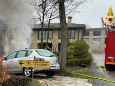 Auto a fuoco in via Rigigno a Carpineti