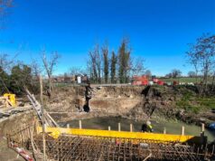 Procedono i lavori di ricostruzione del ponte su via Regina Pacis