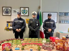 La Polizia locale di Mirandola denuncia un uomo per ricettazione di generi alimentari