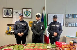 La Polizia locale di Mirandola denuncia un uomo per ricettazione di generi alimentari