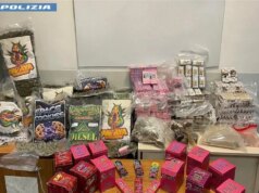 Emporio della droga in casa a Roma, sequestrati 40 Kg stupefacenti e 50 mila euro