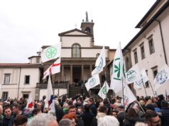 A Pontida l’ultimo saluto dei militanti leghisti a Bossi