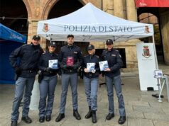 Al via il gazebo itinerante della Polizia di Stato di Bologna contro truffe e violenza di genere