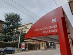 Bologna, intitolate a Rosa Parks due pensiline Tper a Porta Santo Stefano