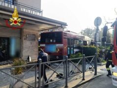 San Lazzaro di Savena: autobus contro un edificio sulla via Emilia, cinque feriti