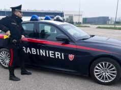 Prima maltratta moglie e figlia poi aggredisce i carabinieri che lo immobilizzano col Taser