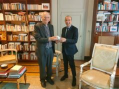 Bologna: il Questore consegna al Cardinale Zuppi l’olio di Capaci