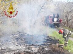 Sasso Marconi: vasto incendio di bosco e vegetazione, impegnate otto squadre e l’elicottero