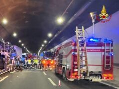 Scontro tra due camion nella galleria Monte Mario a Sasso Marconi