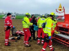 Infortunio a Reggiolo: uomo incastrato con una mano nella seminatrice