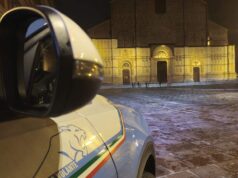 La Polizia di Stato di Bologna sventa rapina in un negozio: due arresti nella notte