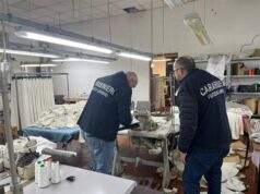 I Carabinieri sospendono l’attività di un laboratorio tessile irregolare a San Martino in Spino