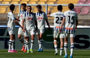 L’Atalanta vince a Lecce e accorcia su Como e Roma