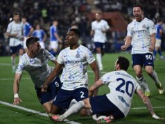 Da 2-0 a 3-4, l’Inter vince a Como in rimonta e vola a +9 sul Napoli