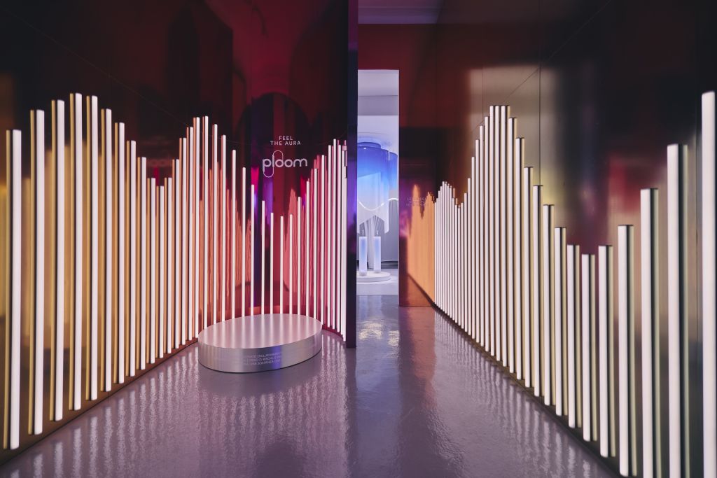 Ploom, l’installazione immersiva “Feel The Aura” alla Milano Design Week