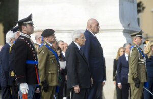25 Aprile, Mattarella depone corona di alloro all’altare della Patria
