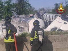 Autocisterna si ribalta sulla A14 tra Castel San Pietro e San Lazzaro: tratto temporaneamente chiuso
