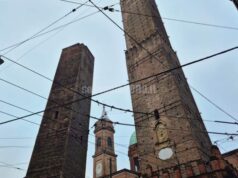 Piazza Maggiore domenica 26 aprile: 2 Torri di occhiali e screening gratuito della vista, a cura dei Lions