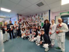 Carpi, gli autisti SETA e il Team Enjoy regalano un sorriso ai bambini della Pediatria e della Neuropsichiatria Infantile e dell’Adolescenza