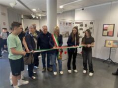 Casalgrande, inaugurata la mostra “La Guerra, il Voto”: studenti e istituzioni in Sala Gino Strada