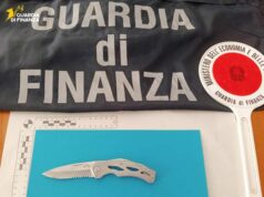 Parma: minorenne sorpreso con coltello e droga alla fermata degli autobus