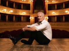 “Elogio dell’ignoranza e dell’errore”, lectio scenica di Gianrico Carofiglio al Celebrazioni di Bologna