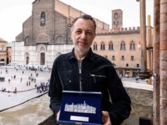 Il sindaco Matteo Lepore ha consegnato la Turrita d’argento a Neffa