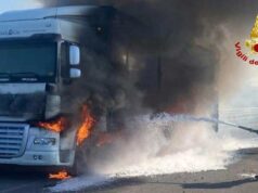 Correggio: a fuoco autocarro che trasportava ferro