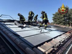 Incendio di un impianto fotovoltaico a Castelfranco Emilia: il rapido intervento dei vigili del fuoco limita i danni