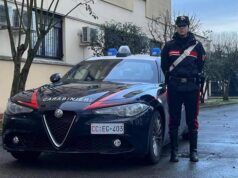 Guastalla, aggredisce verbalmente e fisicamente i vicini: denunciato