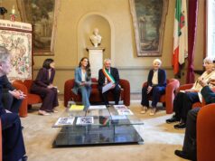 La Principessa del Galles nella Sala Rossa del Municipio per parlare di nidi e scuole d’infanzia con le decane di Reggio Children