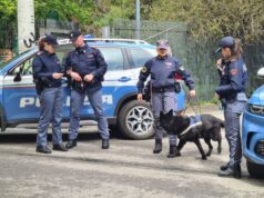 Bologna, spacciatore arrestato ai Giardini Fava: dosi nascoste sotto terra segnalate con tappi di bottiglia