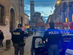 Bologna, confezionavano droga destinata allo smercio in città. La Polizia individua la base logistica e arresta due pusher