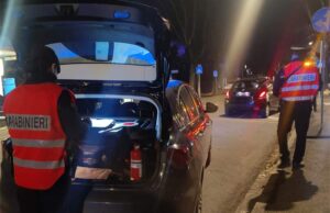 I controlli dei carabinieri nel centro storico di Carpi