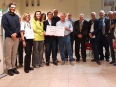A 52 anni dal diploma si ritrovano e donano tremila euro per i bambini ricoverati al Policlinico di Modena