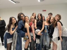“Europa Veste Jeans”: la sfilata del Liceo Chierici per la Festa dell’Europa al Tecnopolo di Reggio Emilia