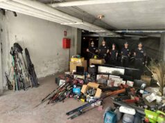 La Polizia locale di Modena scopre un deposito di merce rubata in un garage abusivo