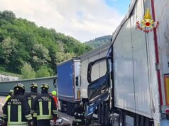 Tamponamento tra mezzi pesanti sulla A1 a San Benedetto Val di Sambro. Morto un autista