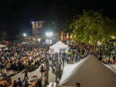 Partenza da record per il Maggio Fioranese: 15mila persone invadono piazza Ciro Menotti per “Napoli a passeggio”