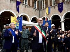 Modena: l’abbraccio di piazza Grande alle vittime e alle loro famiglie